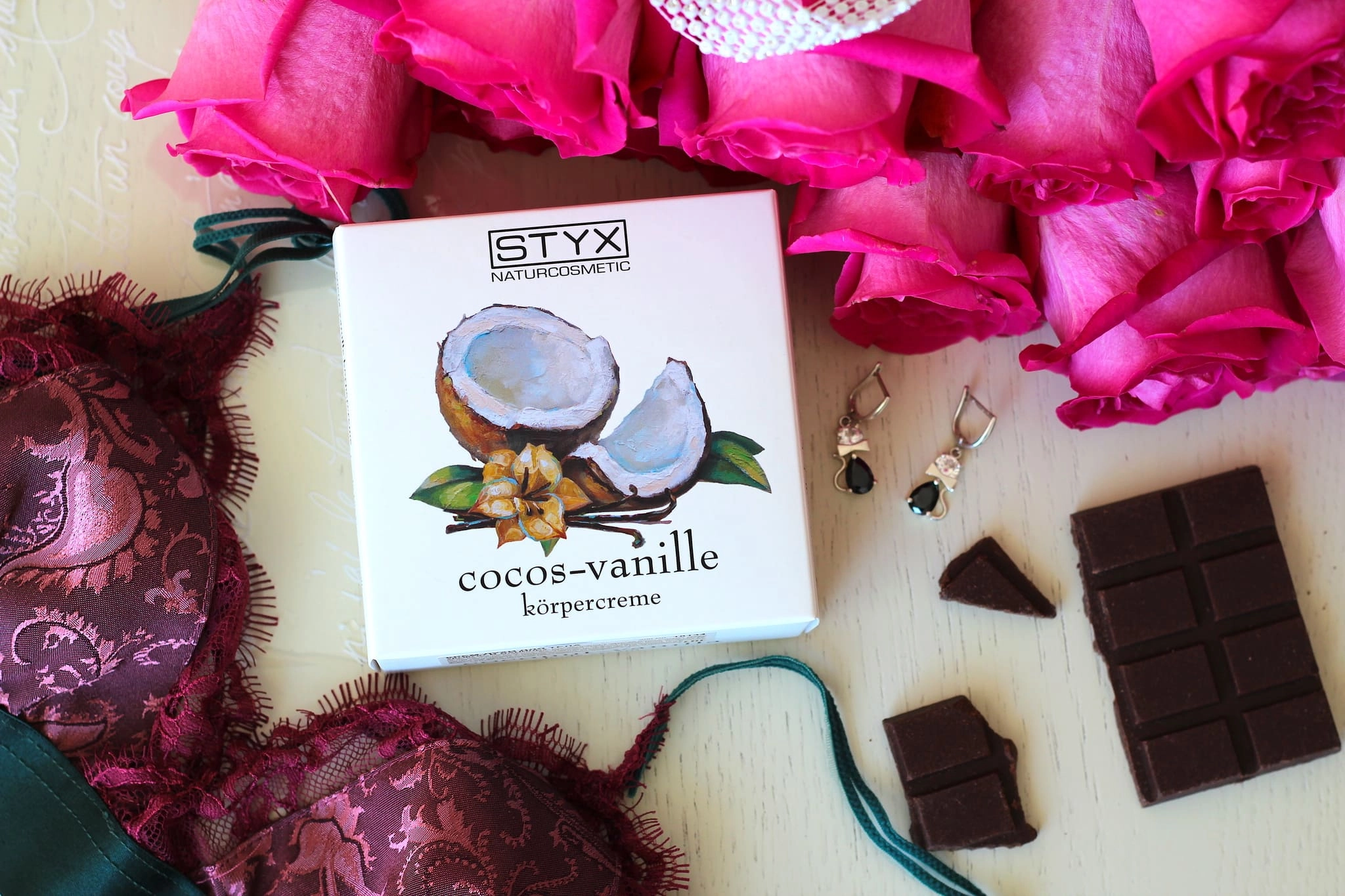 фото Парфюмированный увлажняющий крем для тела КОКОС-ВАНИЛЬ STYX, 200 мл в интернет магазине косметики Стикс 3