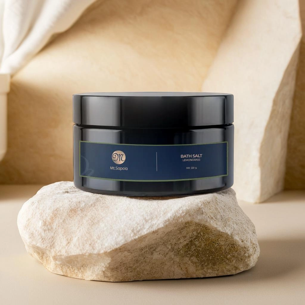 фото Солевой скраб-пилинг для тела с эффектом сияния ЛЕМОНГРАСС MT.SAPOLA, 300 мл в интернет магазине косметики Стикс 3