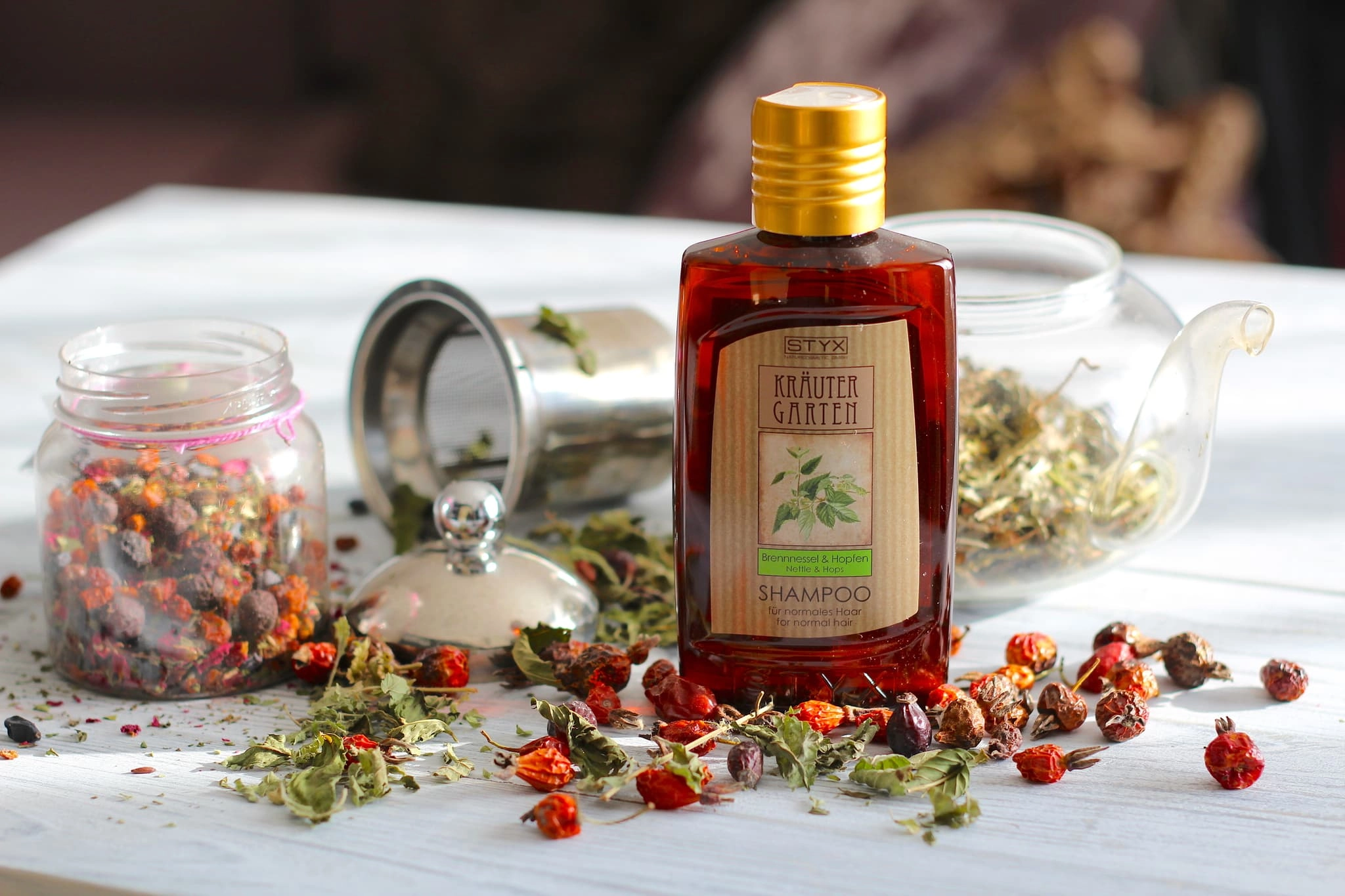 фото Антиоксидантный шампунь для нормальных и сухих волос КРАПИВА-ХМЕЛЬ STYX, 200 мл в интернет магазине косметики Стикс 3